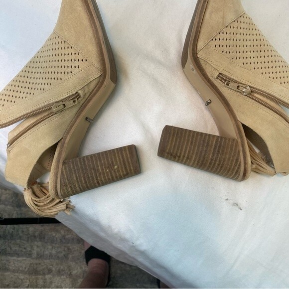 Gianni Bini Leather Suede Tan Tassel Cut Out Western Peep Toe Heel Shoe SZ 10M - Picture 7 of 14